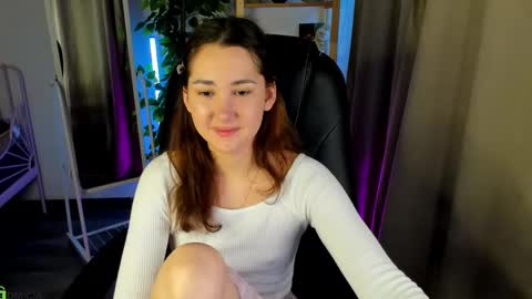 Amy follow me  online show from March 14, 9:24 am