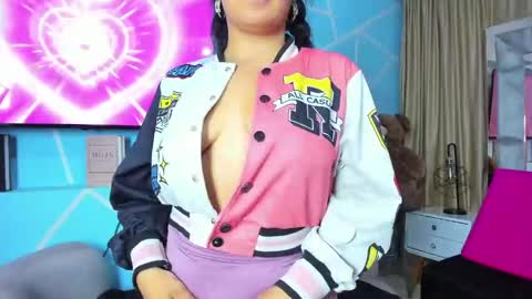 Emy Noa  online show from June 7, 7:35 am