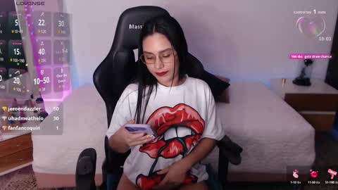 Snapshot of amy_stiward chatting on October 3, 9:01 pm Mia Cristancho online show from October 3, 9:01 pm