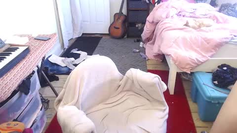 Snapshot of amyattack chatting on February 19, 5:27 pm Trashely Gimpson online show from February 19, 5:27 pm