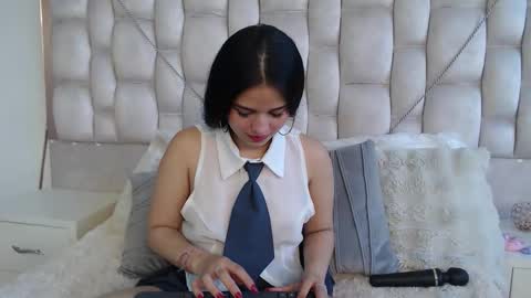 Amy Cortes online show from December 13, 7:53 pm