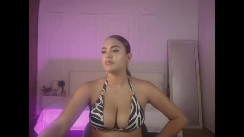 amyjohnsonn online show from April 24, 4:36 am