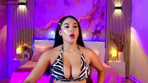 amyjohnsonn online show from June 22, 5:26 am