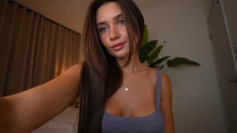 amylure online show from July 12, 1:47 pm