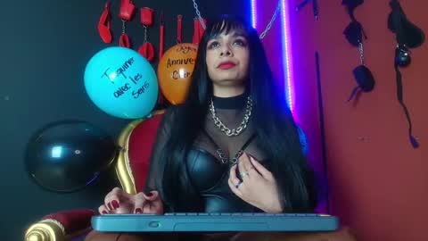 Snapshot of amymistress chatting on December 1, 9:17 pm Amy Wong Grey online show from December 1, 9:17 pm