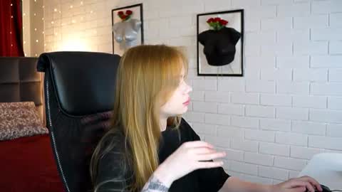 Amy online show from June 18, 2:11 pm