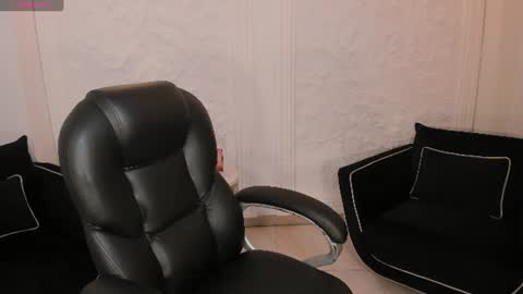 AMY R  online show from June 23, 3:47 am