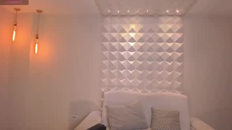 AMY R  online show from February 27, 11:36 am