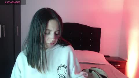 ana_arms_ online show from April 30, 5:40 pm