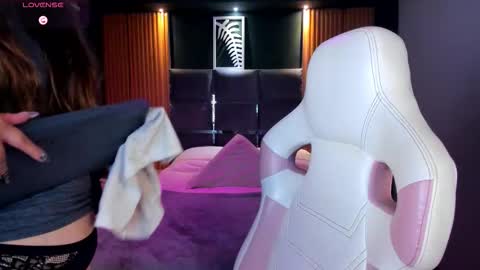 Snapshot of ana_taylor2 chatting on September 14, 9:27 pm Ana online show from September 14, 9:27 pm