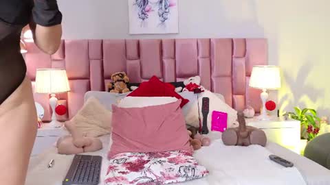 anaa_bellaa online show from July 18, 1:57 pm