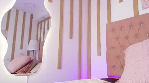 Ana Moon  online show from August 3, 9:04 am