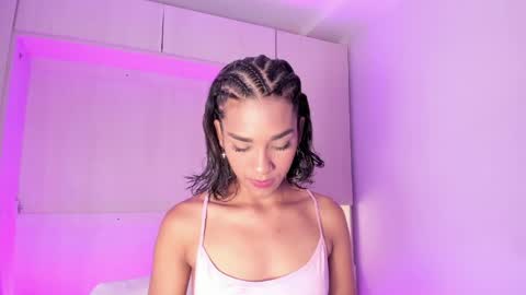 anaacollins_ online show from May 20, 12:00 pm