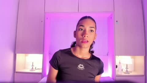 anaacollins_ online show from May 1, 11:26 am