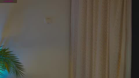 Snapshot of anabelcurvy chatting on October 21, 6:55 pm anabelcurvy online show from October 21, 6:55 pm