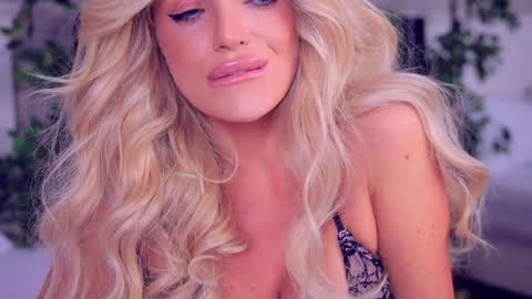 Snapshot of anabellastar chatting on October 13, 4:14 am anabellastar online show from October 13, 4:14 am
