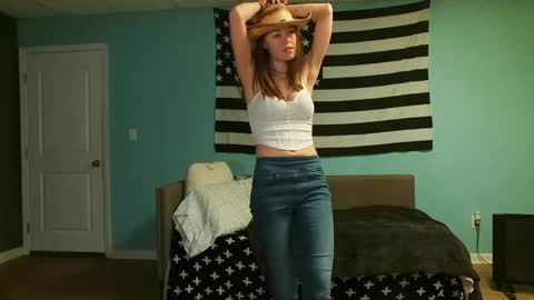 Anabelleleigh online show from May 11, 1:01 am