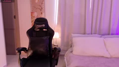 ANABEL WOLF  online show from June 15, 3:26 pm