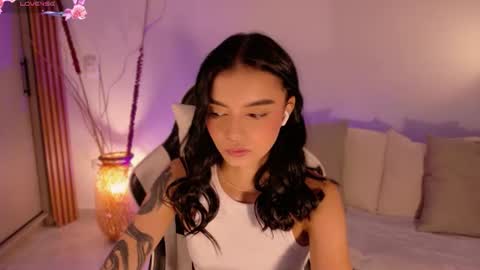 ANABEL WOLF  online show from June 25, 3:28 pm
