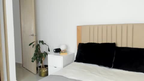 Ana Henao or Annie... Follow me ahenaocb Insta  X online show from October 28, 9:38 pm