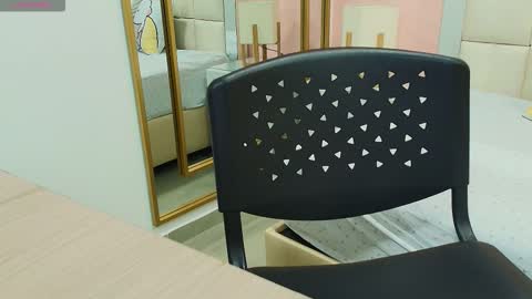 Anahi  online show from December 1, 7:45 pm