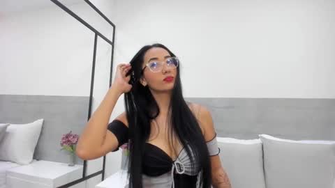 analiawhite online show from October 3, 12:13 pm
