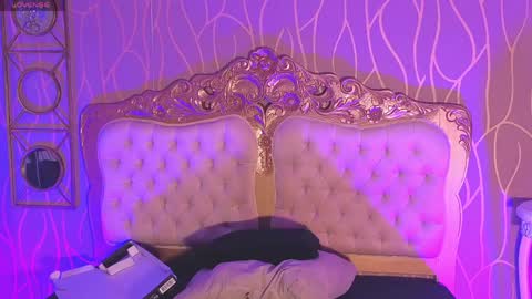 anamonroee online show from April 23, 9:05 pm
