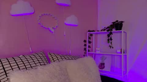 Kendra  online show from August 1, 9:44 am