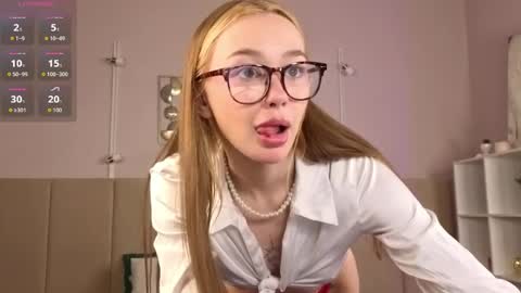 im Andarna dont forget give me thumbs up online show from May 1, 10:09 am