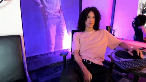 anddy_hugecock online show from July 13, 8:34 pm