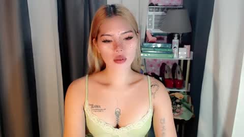andrea06121998 online show from July 18, 7:43 am