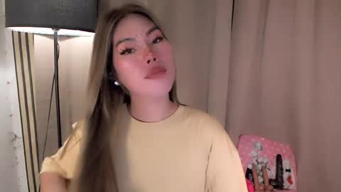 andrea06121998 online show from May 5, 4:30 am