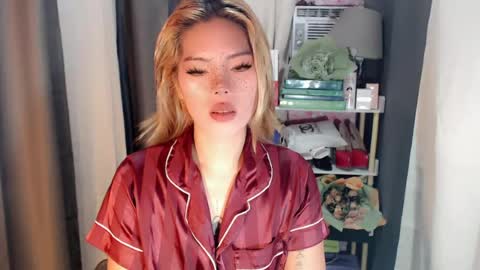 andrea06121998 online show from August 3, 5:31 am