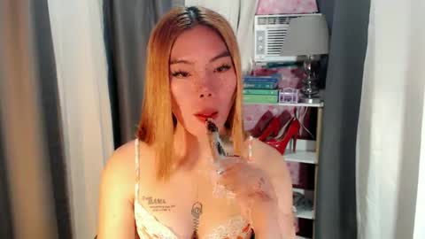 andrea06121998 online show from February 19, 1:54 pm