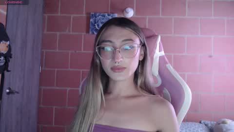 Snapshot of andrea_camila chatting on October 18, 3:05 pm Andrea online show from October 18, 3:05 pm
