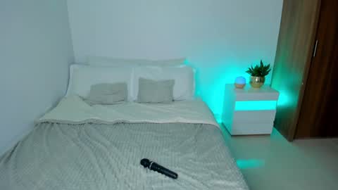 andrea online show from February 2, 4:26 am