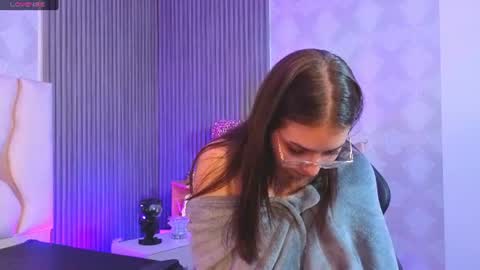 andrea_tay1 online show from July 30, 9:04 pm
