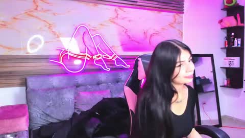 andrees_s online show from May 3, 2:06 am