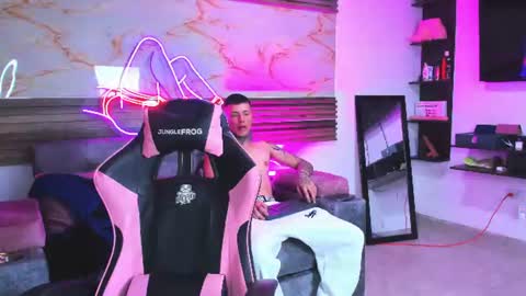 andrees_s online show from June 28, 3:02 am