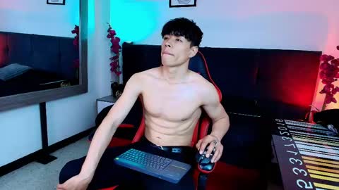andreew_style_ online show from May 1, 8:58 pm