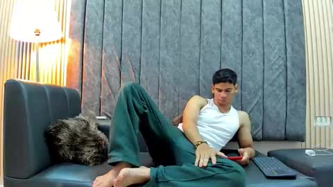 andres_stud online show from November 22, 5:17 am