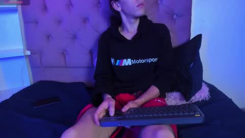 Snapshot of andreuw_wolf chatting on March 7, 11:07 am Andreuw Wolf online show from March 7, 11:07 am