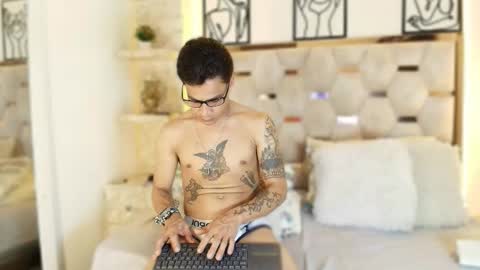 andrew_haalls online show from November 26, 11:23 pm