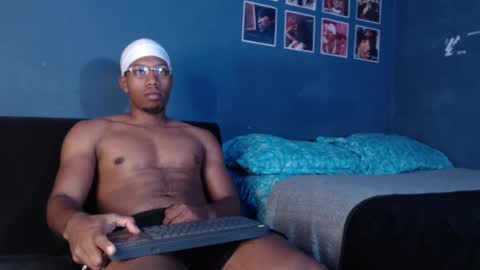 Snapshot of andrew_hoult chatting on January 25, 4:02 am Andrew online show from January 25, 4:02 am