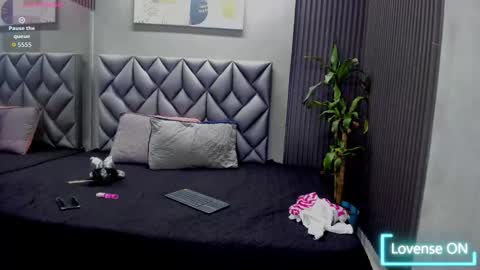 Andrew Taylor0 online show from November 7, 1:30 am