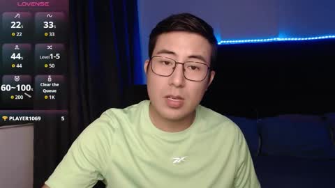 andrewmhilton_ online show from March 10, 11:51 pm