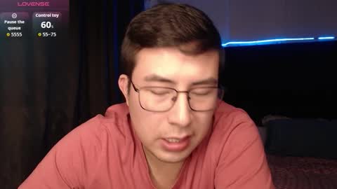 andrewmhilton_ online show from December 22, 7:26 am