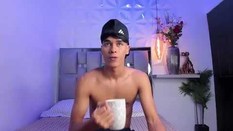 AndreWortix online show from March 10, 6:49 am