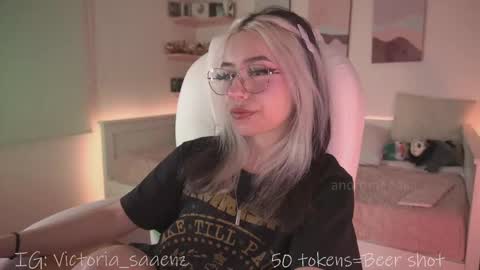 Victoria Senz  online show from September 13, 2:30 pm