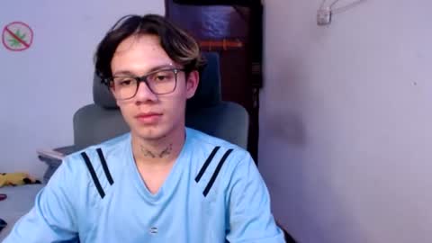 andy_dan1 online show from August 2, 8:10 pm